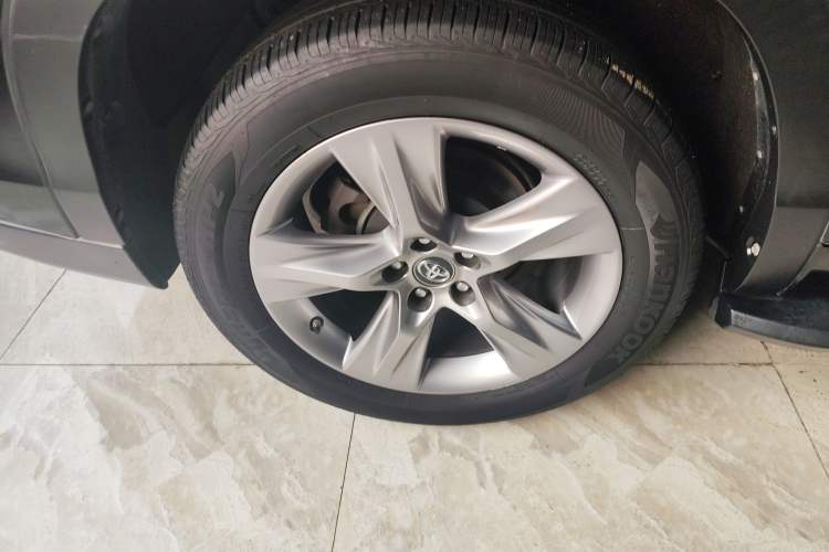 Used Toyota Highlander 2018 2.0T Four-Wheel Drive Luxury Version 7 Seats China VI Standard
