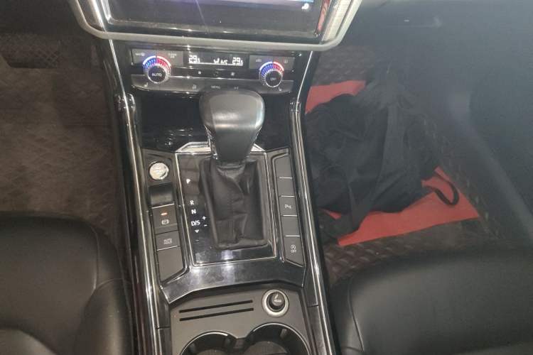 Used Volkswagen Phideon 2018 Revised Version 380TSI Two-Wheel Drive Business Edition
