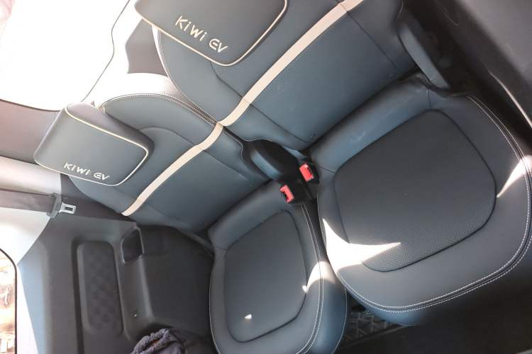 Used Baojun KiWi EV 2021 Artist Model Lithium Iron Phosphate
