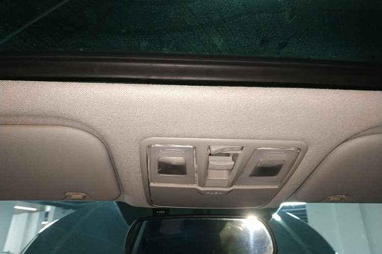 Used Hyundai ix25 2015 1.6L Automatic Two-Wheel-Drive Deluxe DLX Model
