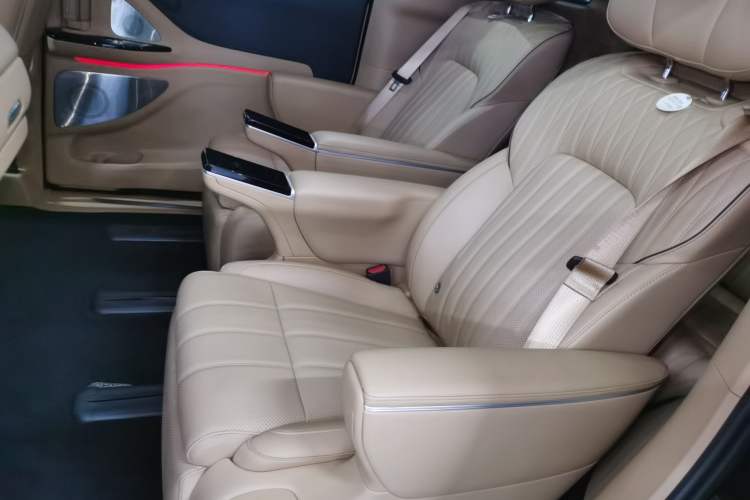 Used VOYAH Dream 2025 PHEV Four-Wheel-Drive Flagship Kunpeng Edition
