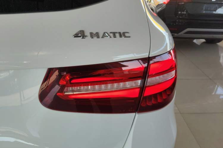 Used Mercedes-Benz GLC 2016 GLC 260 4MATIC Luxury Model
