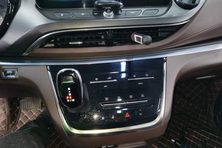 Used Buick GL8 2022 Land Business Class 652T Luxury Model
