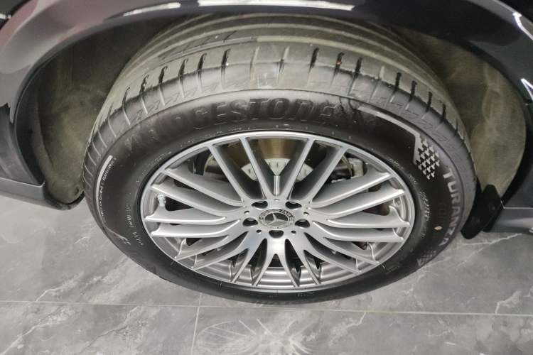 Used Mercedes-Benz GLC 2025 GLC 300 L 4MATIC Dynamic Model 5 Seats
