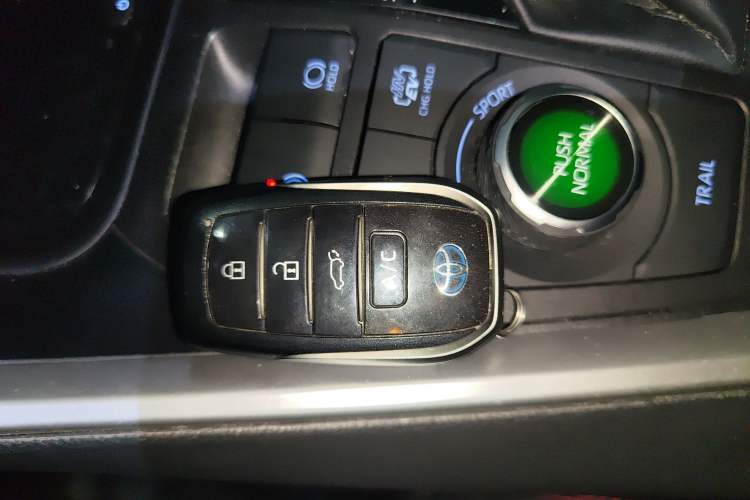 Used Toyota RAV4 Rongfang Plug-in Hybrid 2021 2.5L 4x4 Flagship Pro
