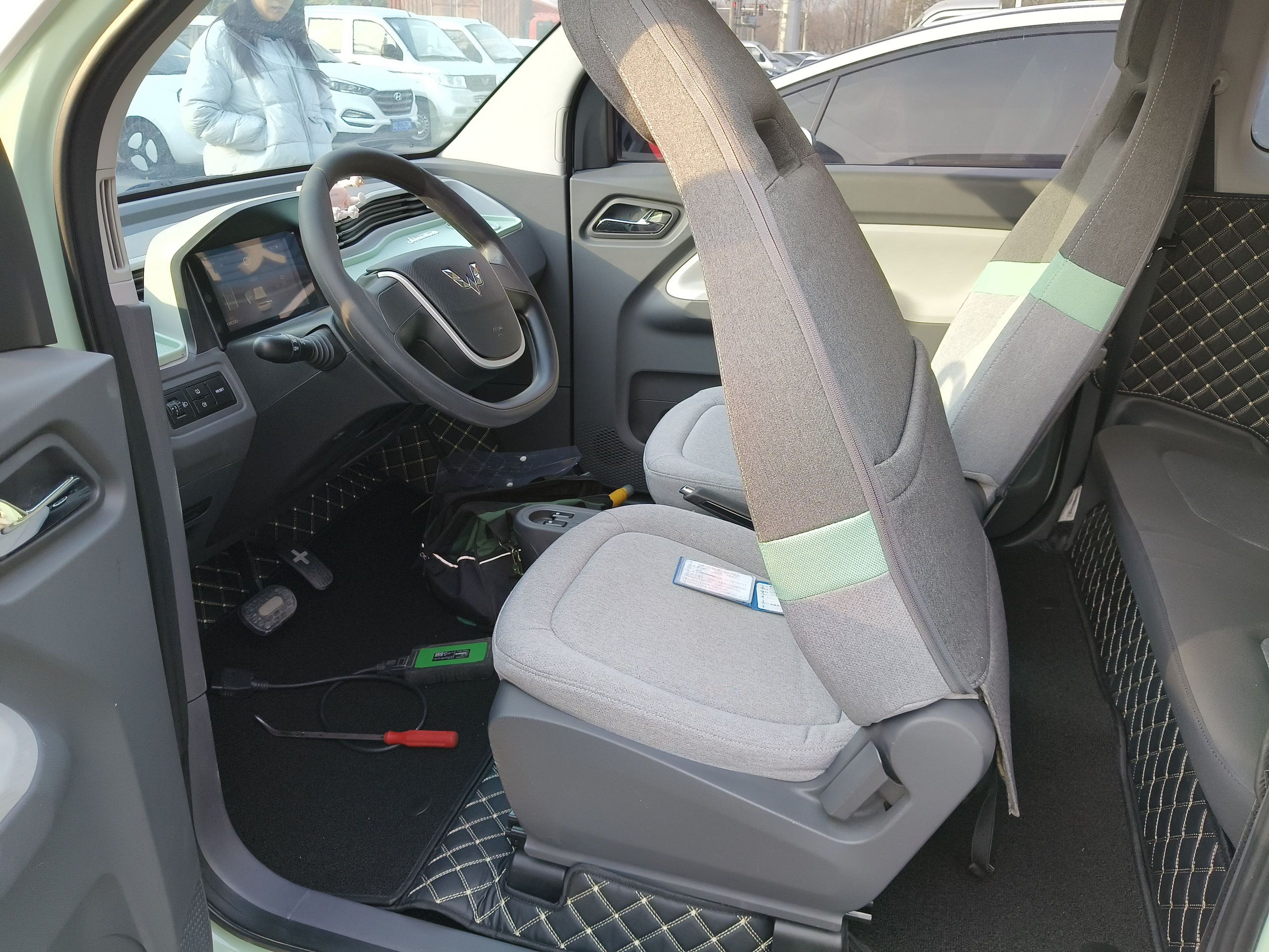 Переднее сиденье в автомобиле