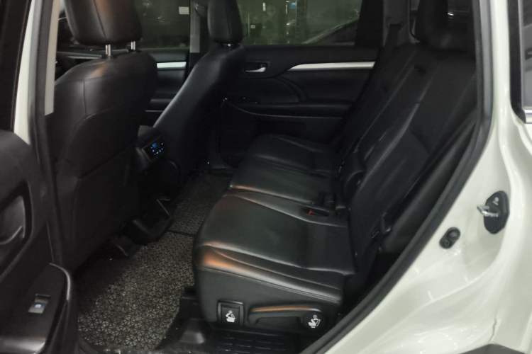 Used Toyota Highlander 2018 2.0T Four-Wheel Drive Luxury Edition 7 Seats China V Emission Standard
