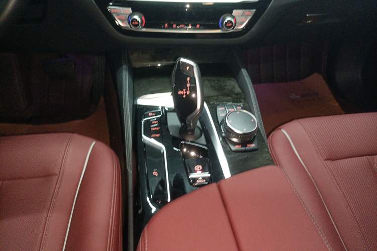 Used BMW 5 Series 2022 Second Facelift 525Li M Sport Package
