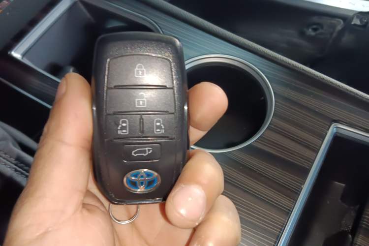 Used Toyota Granvia 2023 2.5L Hybrid Flagship VIP Edition
