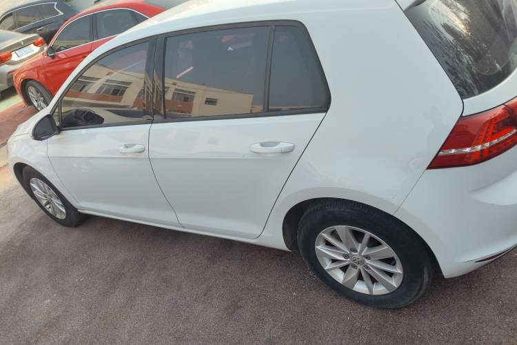 Used Volkswagen Golf 2016 1.6L Automatic Fashion Model
