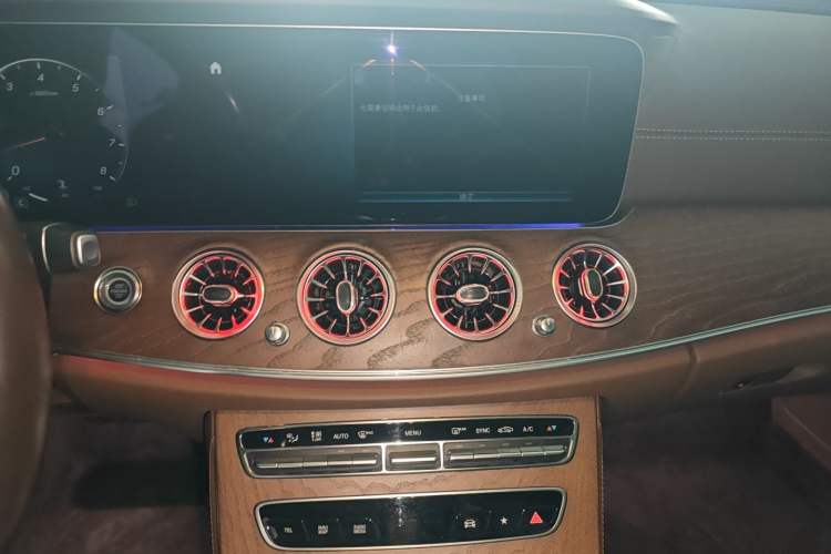 Used Mercedes-Benz E-Class 2022 Second Facelift E 300 L Fashion Edition
