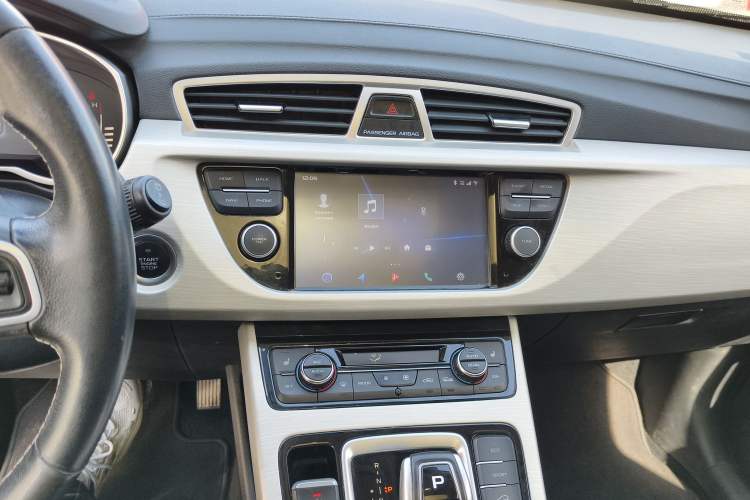 Used Geely Auto Emgrand X7 Sport 2020 1.8TD DCT Two-Wheel Drive Smart Connect 4G-Enabled Version
