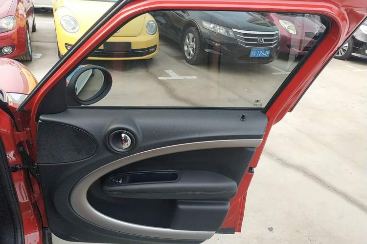 Used  Countryman 2014 1.6L ONE
