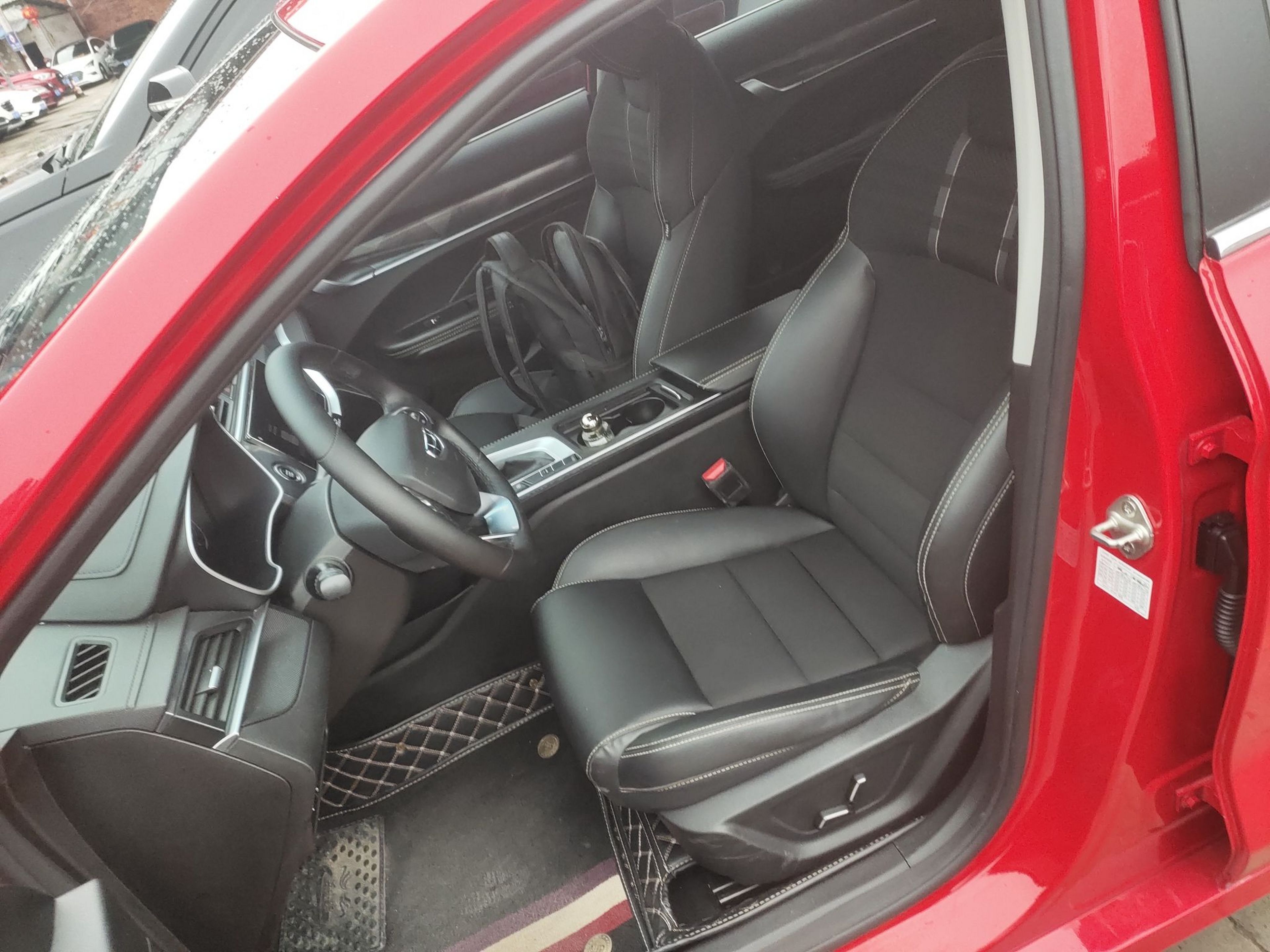 Переднее сиденье в автомобиле