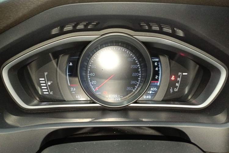 Used Volvo V40 2015 1.6T Zhiya Edition
