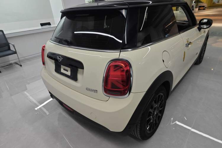 Used  MINI 2021 1.5T COOPER Classic Edition