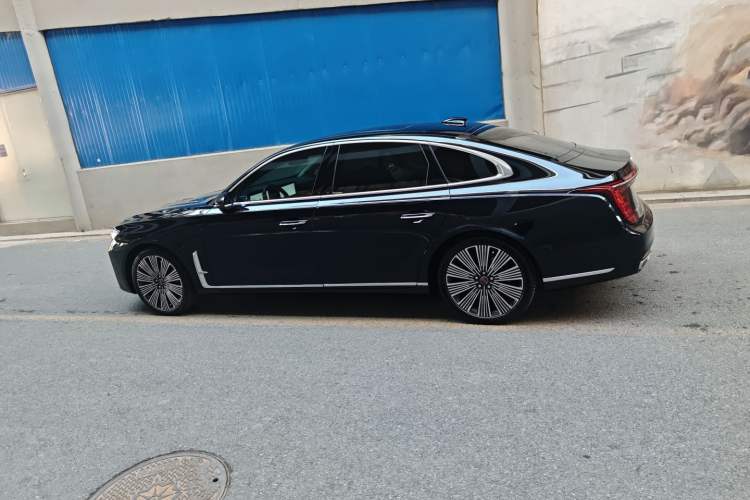 Used Hongqi H9 
