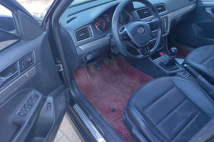 Used Volkswagen Lavida 2015 1.6L Manual Comfort Edition
