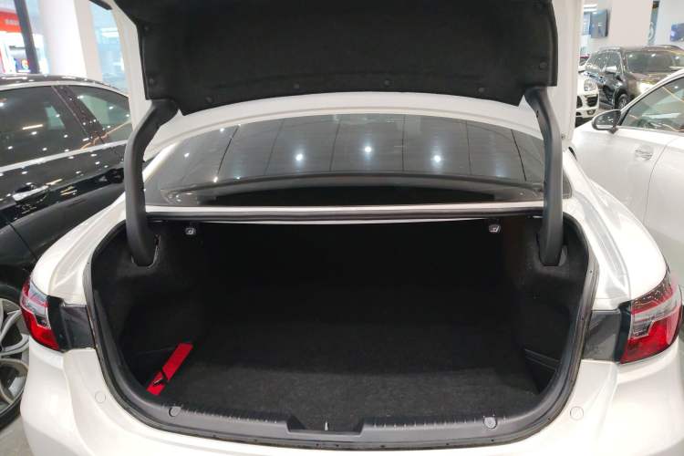 Used Mazda Atenza 2021 2.0L Blue Sky Luxury Edition
