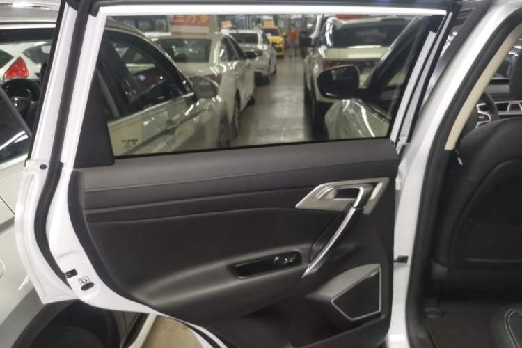 Used Geely Auto Emgrand X7 Sport 2018 1.8TD Automatic Two-Wheel Drive Smart Connect 4G Internet Edition
