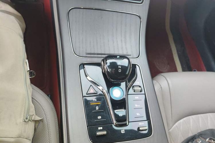 Used BYD Han 2024 EV Glory Edition 715KM Front-Wheel-Drive Flagship Model
