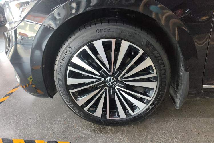 Used Volkswagen Passat 2020 Revised Version 330TSI Luxury Edition China VI Standard
