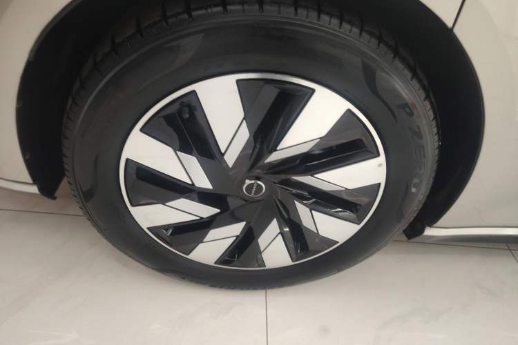 Used Volvo EM90 2025 Ultra Six-Seater