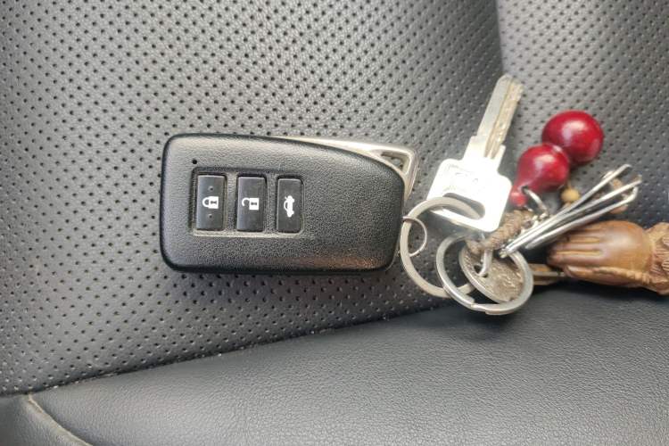 Used Lexus ES 2014 300h Comfort Edition
