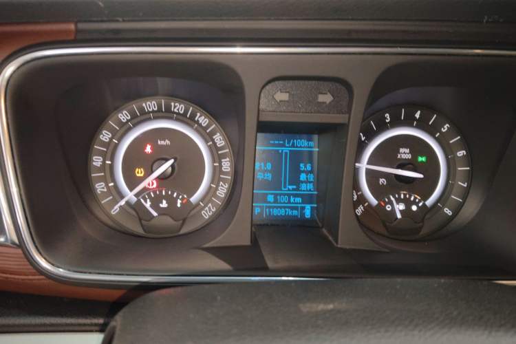 Used Buick GL8 2018 28T Luxury Model China VI Standard
