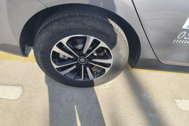 Used BYD Qin PLUS 2025 DM-i Smart Drive 120KM Superior Model
