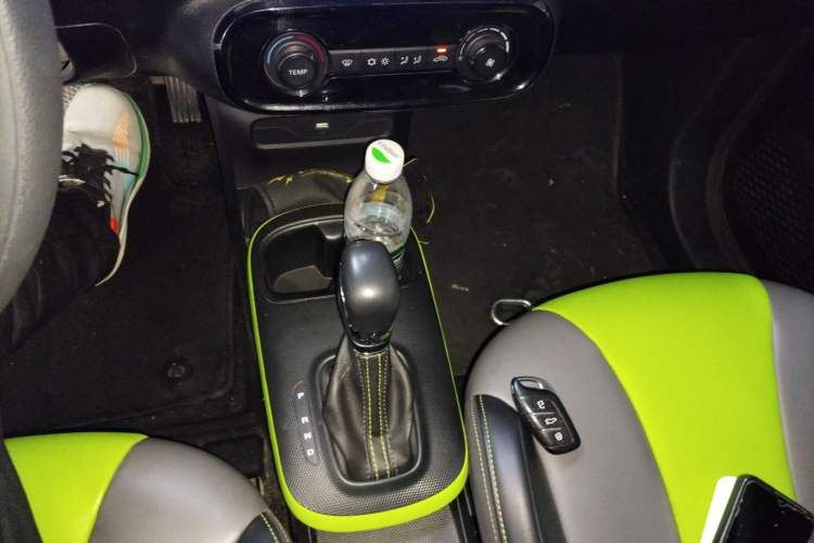 Used Roewe Clever 2021 302 km New Four-Seater Super-Efficient Version
