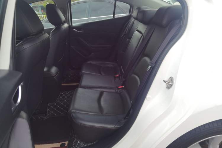 Used Mazda Mazda 3 Axela 2014 Sedan 2.0L Automatic Sport Model
