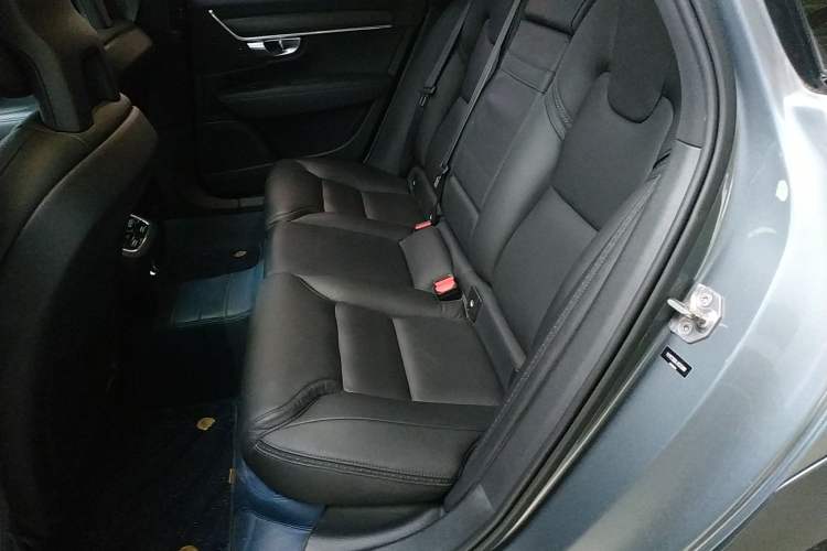 Used Volvo V90 2017 Cross Country T5 AWD Smart Range Edition
