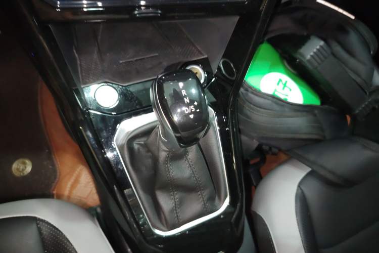 Used Volkswagen T-ROC 2023 300TSI DSG Two-Wheel-Drive Chen Guang Edition