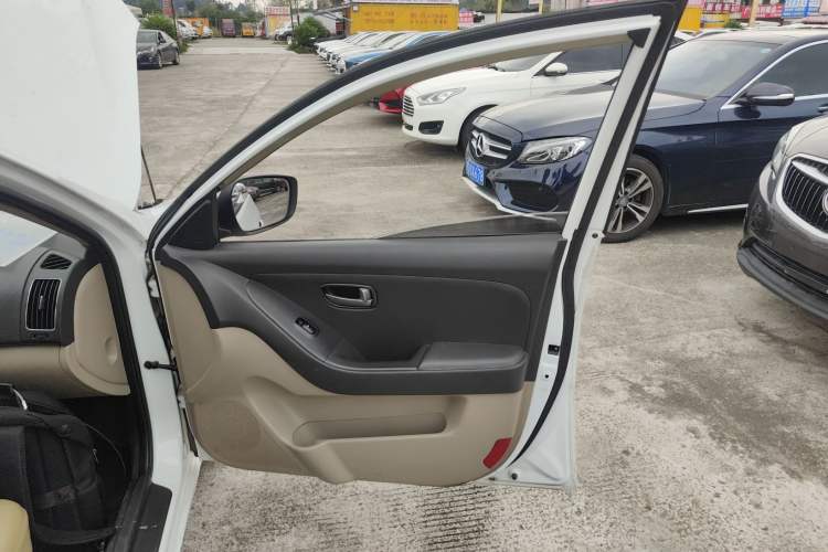 Used Hyundai Celesta 2015 1.6L Automatic Comfort Model
