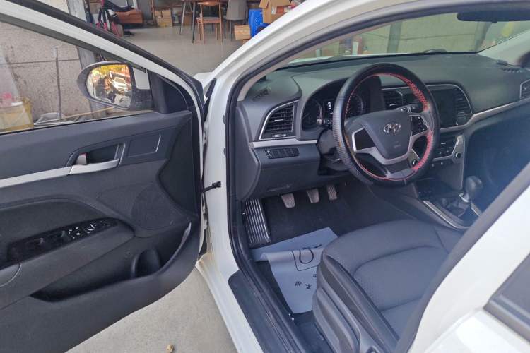 Used Hyundai Elantra 2016 1.6L Manual ZhiXuan·Youth Edition
