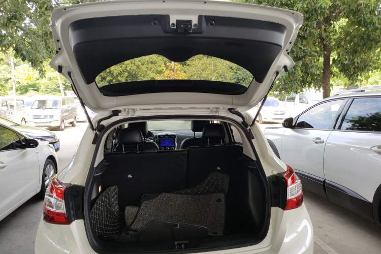 Used Nissan Tiida 2024 1.6L CVT Cool Dynamic Edition
