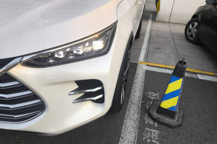 Used BYD Tang New Energy 2018 DM 2.0T All-Wheel Drive Smart Connectivity Luxury Model 7 Seats China V Emission Standard
