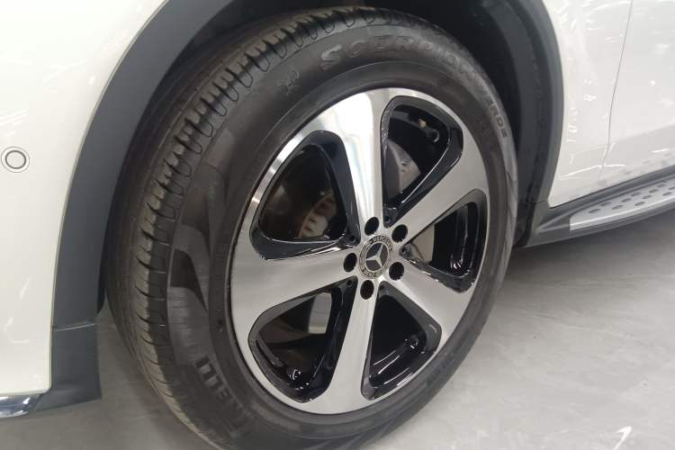 Used Mercedes-Benz GLC 2018 Facelift GLC 260 4MATIC Luxury Edition
