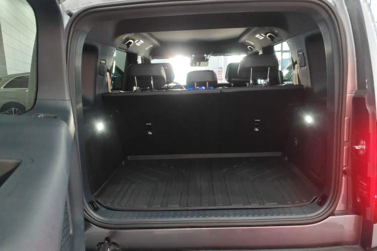 Used  Leopard 5 2023 Navigator Edition
