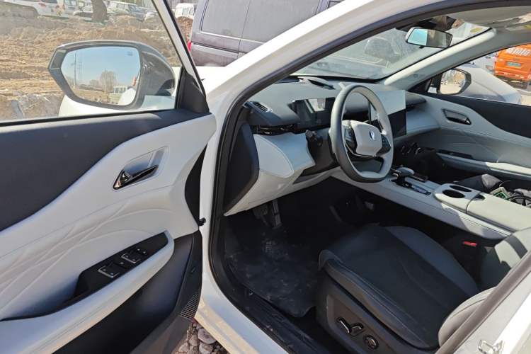 Used Changan UNI-Z New Energy 2024 Blue Whale Smart Electric iDD 125km Excellence Model
