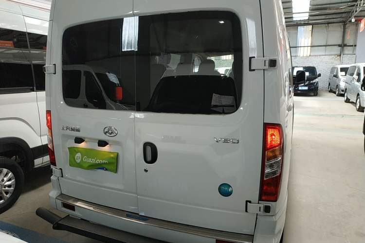 Used SAIC MAXUS Xintu V80 2023 2.0T Manual Classic Aoyuntong Long Wheelbase Mid-Height 6/7/8/9-Seater
