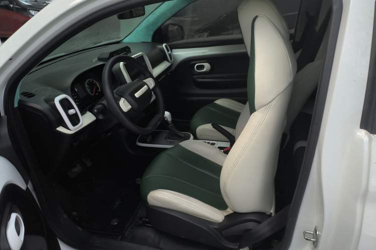 Used Roewe Clever 2021 302 km New Four-Seater Super-Efficient Version
