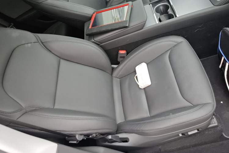 Used Tesla Model Y 2025 Rear-Wheel-Drive Version
