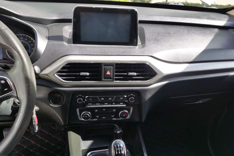 Used Dongfeng Fengon S560 2018 1.8L Manual Urban Model 7 Seats