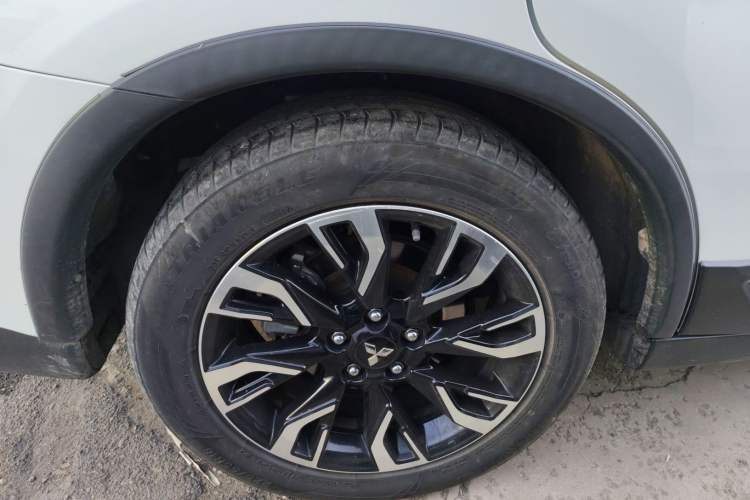 Used Mitsubishi Outlander 2019 2.4L 4x4 Zhi Xiang Edition 5 Seats China VI Standard
