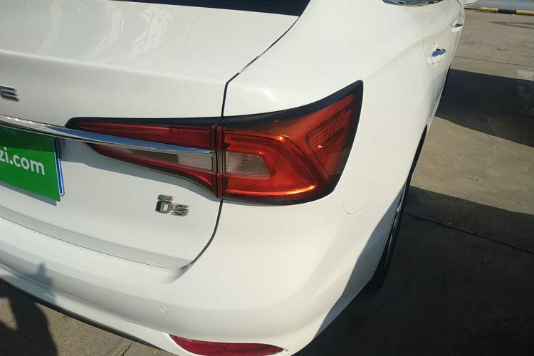 Used Roewe i5 2020 1.5L Manual 4G Connect Luxury Edition
