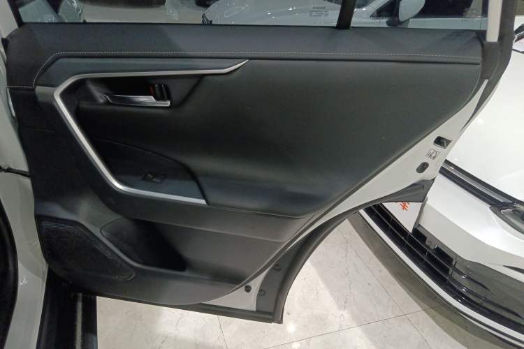 Used Toyota RAV4 2021 2.0L CVT Two-Wheel Drive Fashion PLUS Edition
