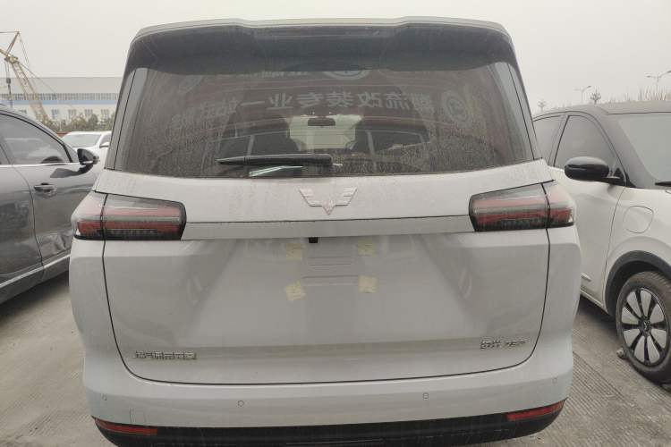 Used Wuling Wuling Starlight 730 2025 Model Plug-in Hybrid 125km Luxury Edition

