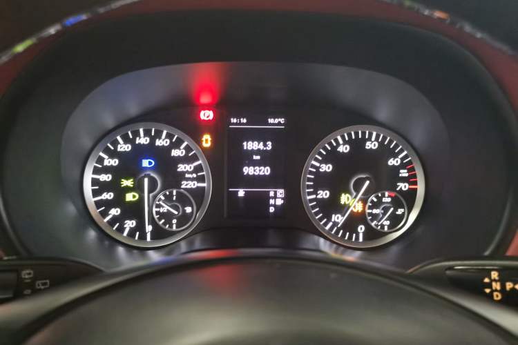 Used Mercedes-Benz Vito 2018 2.0T Elite Version 7 Seats China VI Emission Standard
